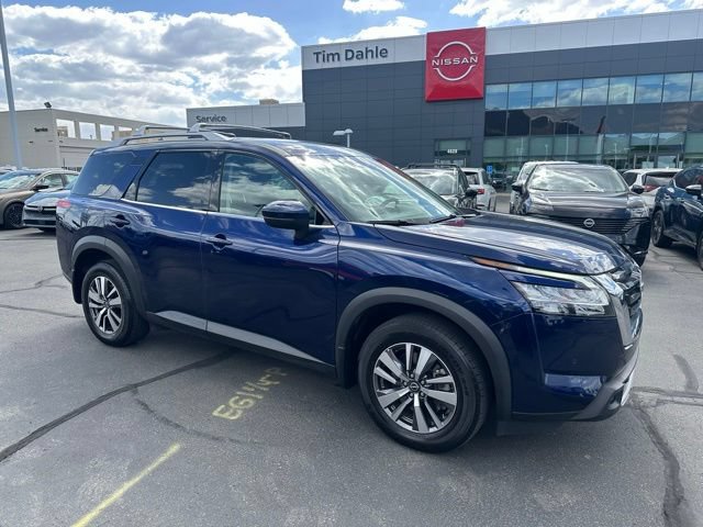 Used 2023 Nissan Pathfinder SL