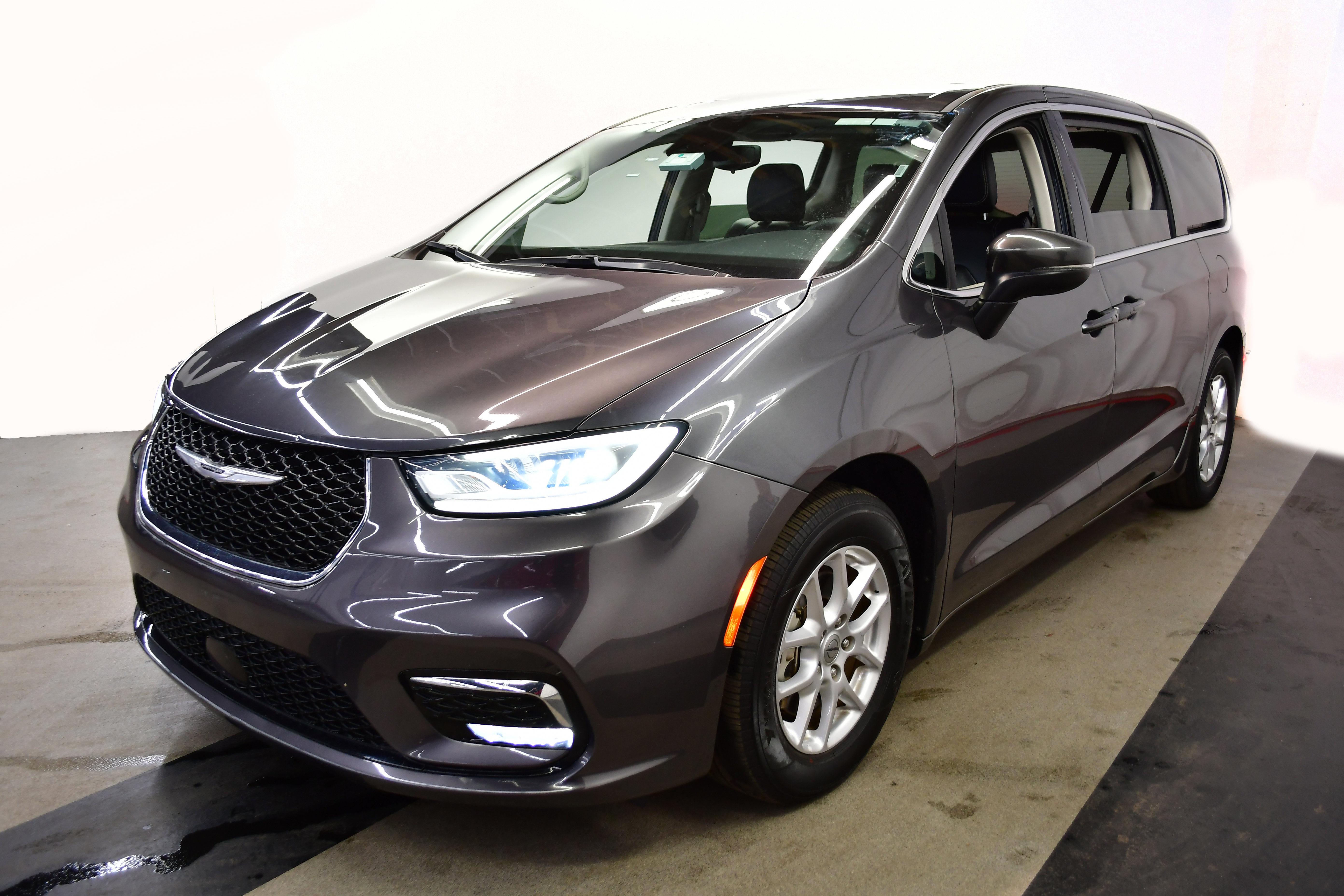 2023 Chrysler Pacifica Touring-L