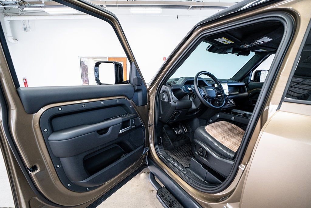 2025 Land Rover Defender 110 X