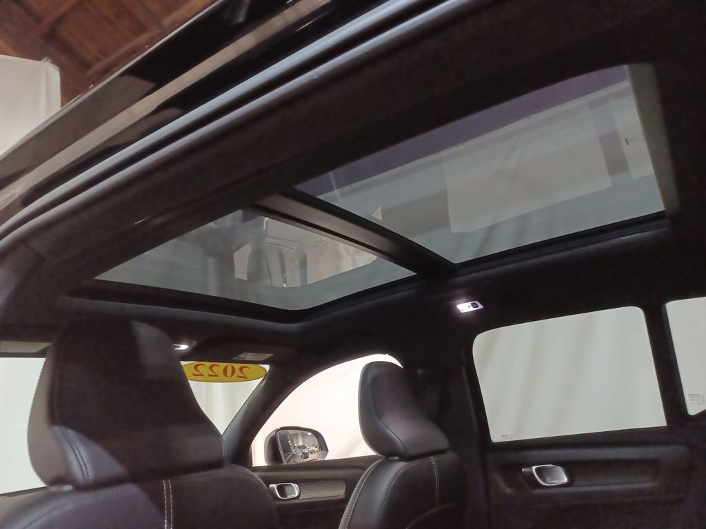 2022 Volvo Xc40 T5 R-Design