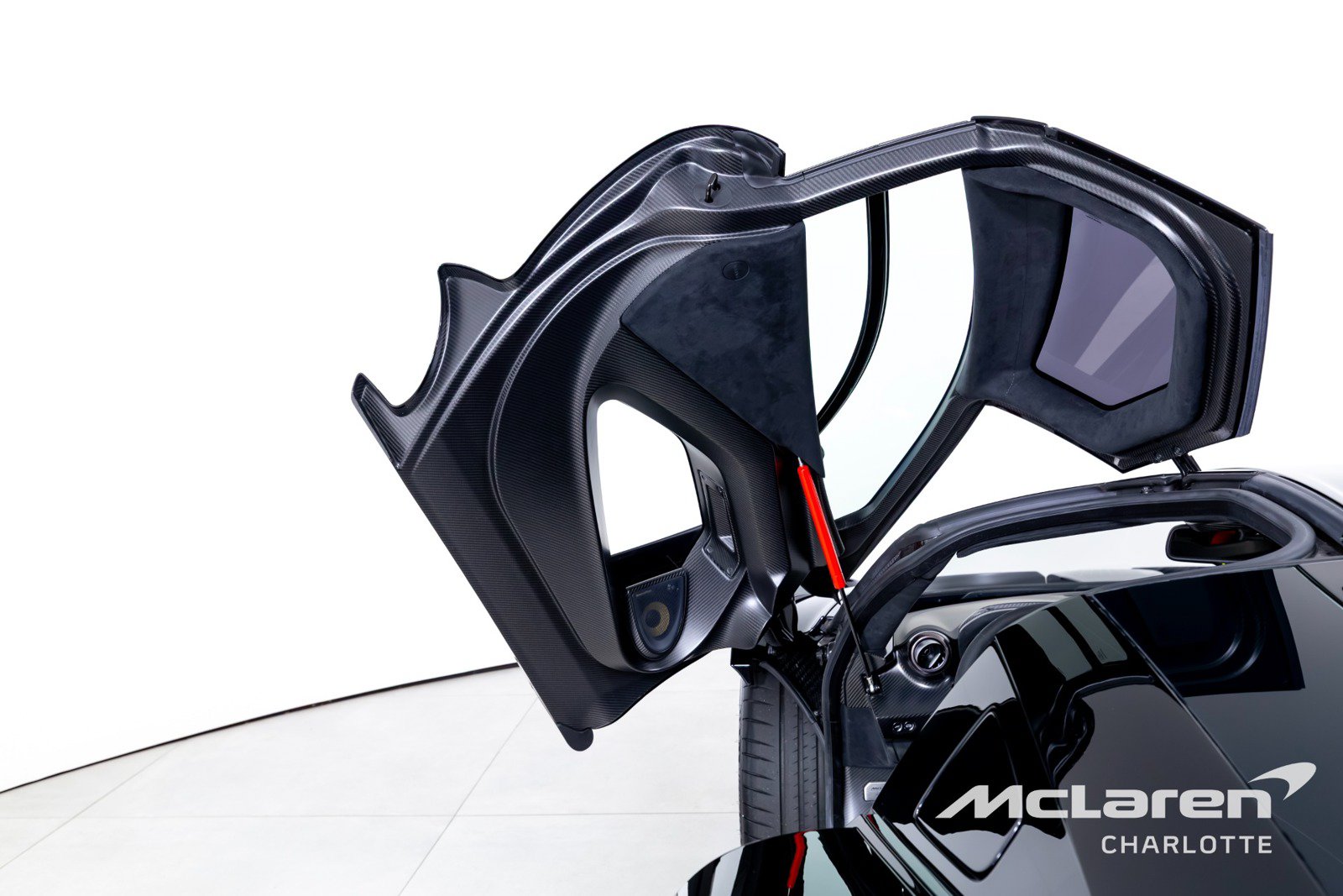 Used 2019 McLaren Senna photo 11