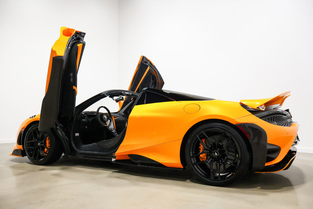 Used 2022 McLaren 765LT photo 14
