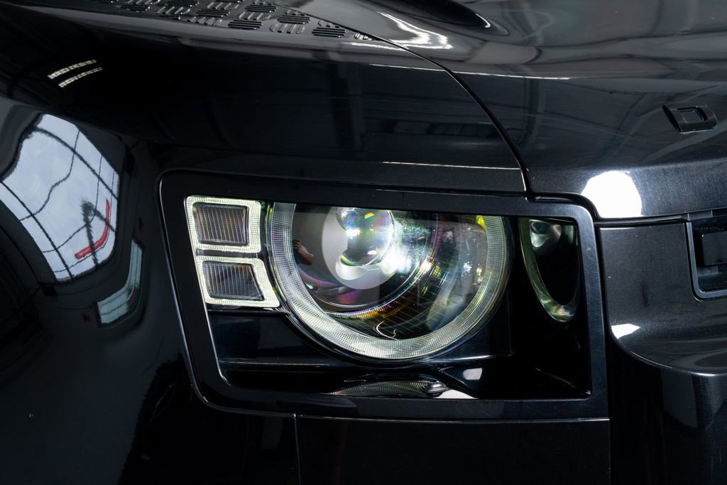 2025 Land Rover Defender 110 S