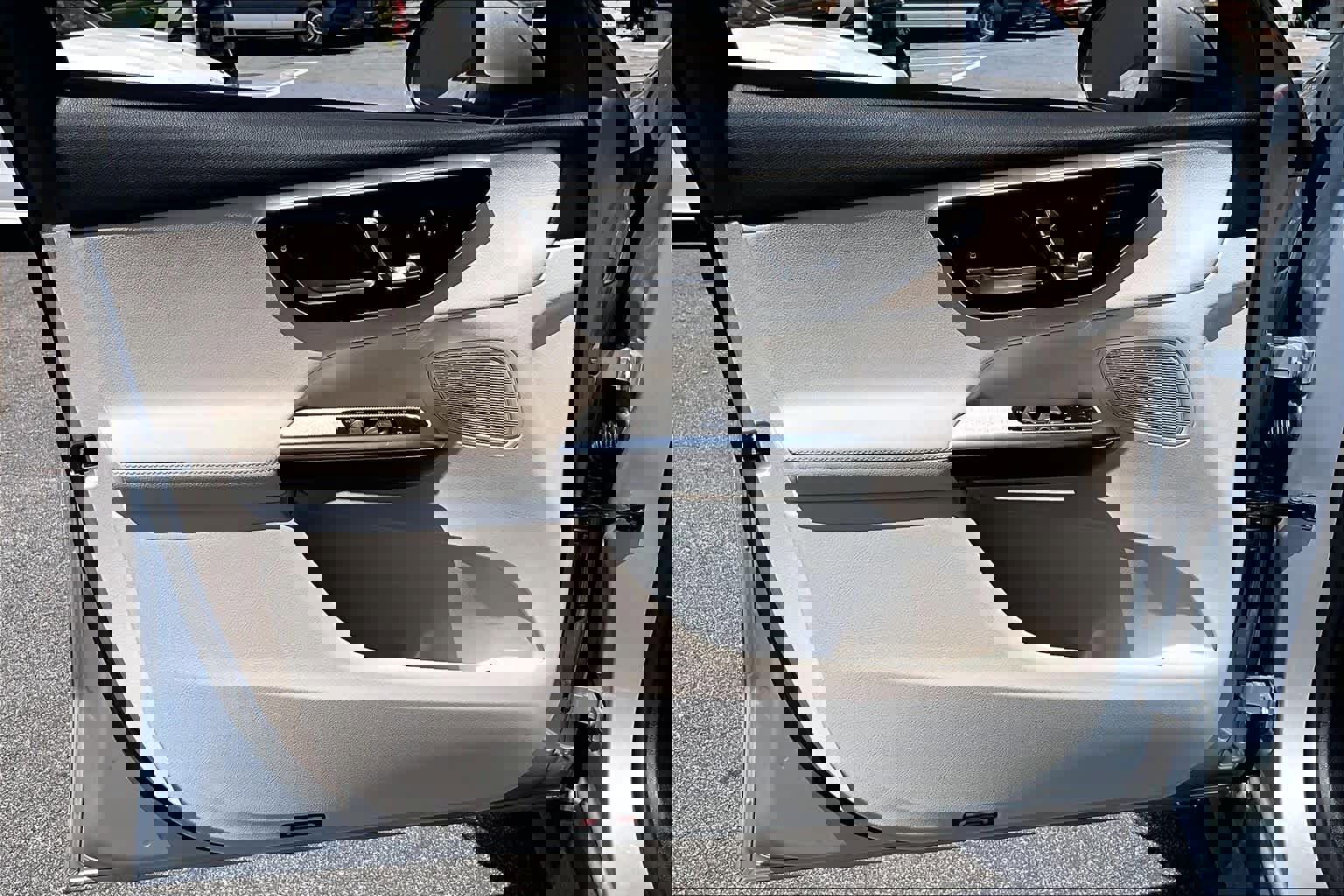 2025 Mercedes-Benz GLC 300