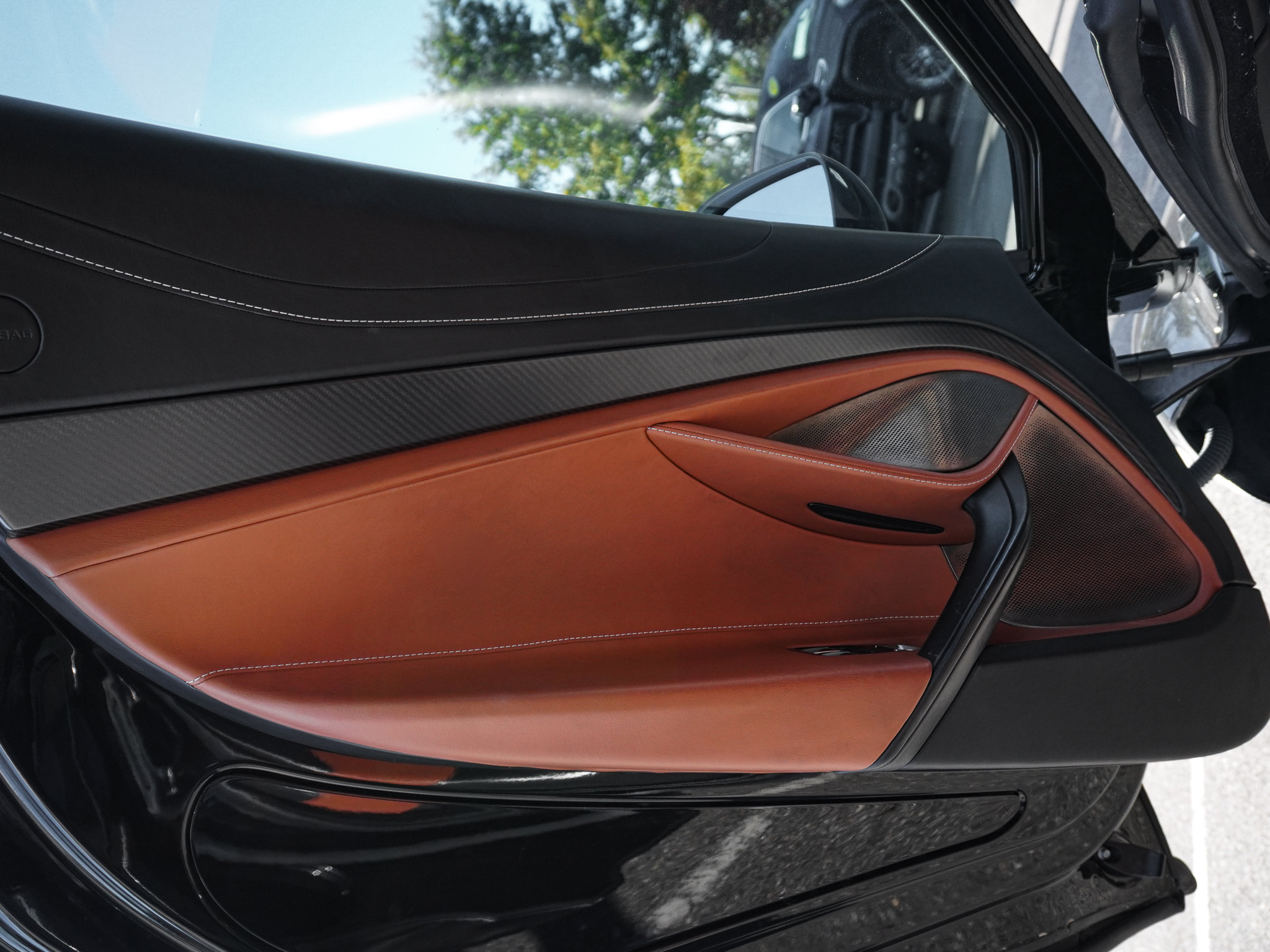 Used 2018 McLaren 720S Luxury photo 14