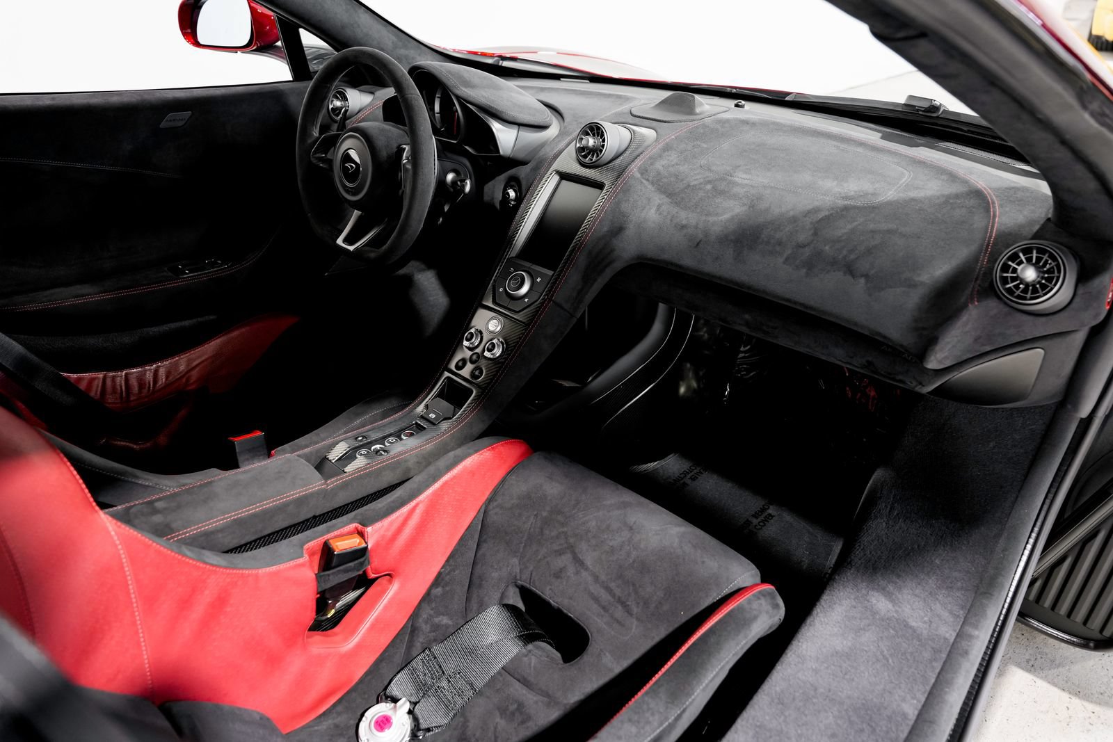 Used 2016 McLaren 675LT Coupe photo 23