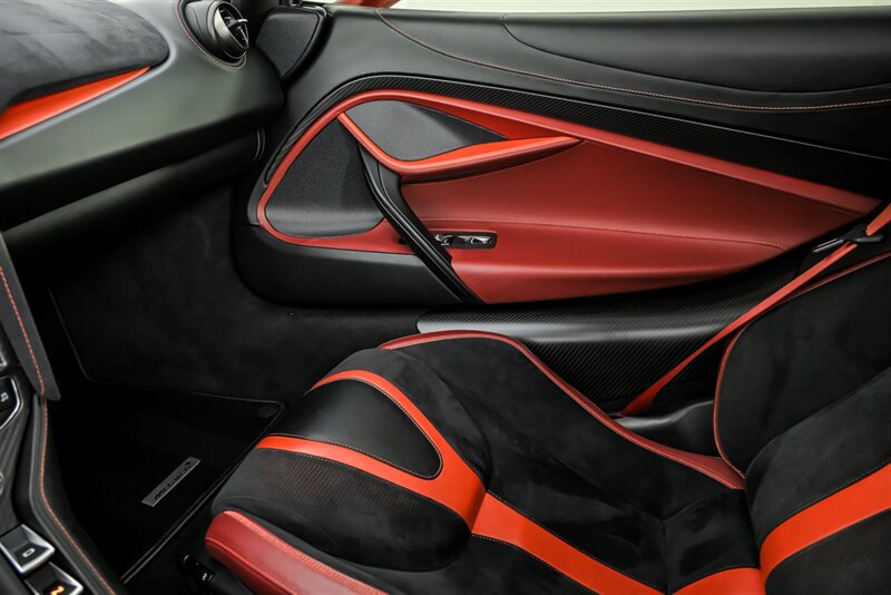 Used 2018 McLaren 720S photo 43