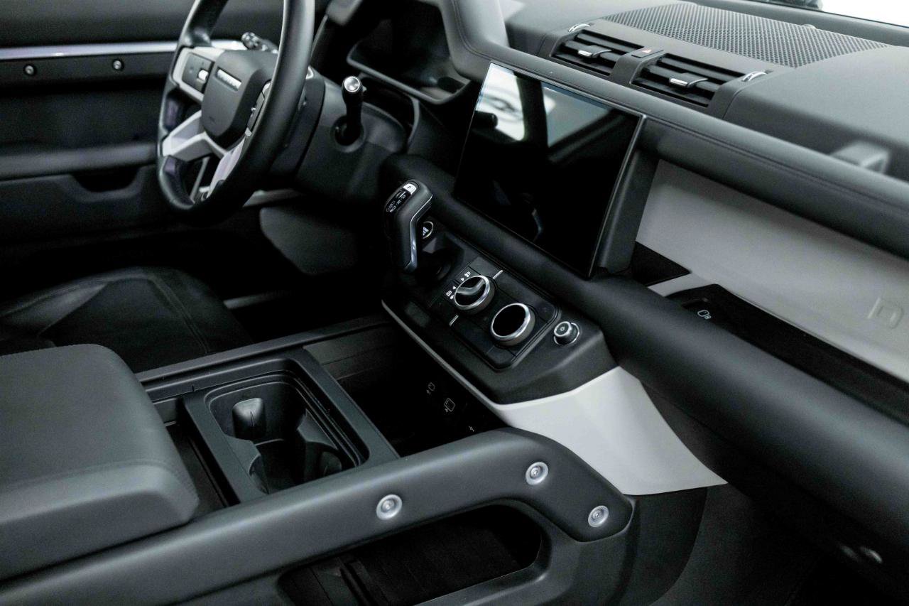2023 Land Rover Defender 130 SE