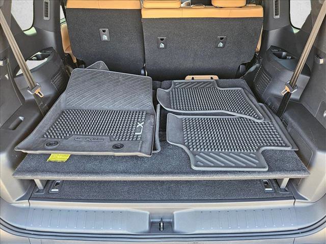 2025 Lexus LX 700h Luxury