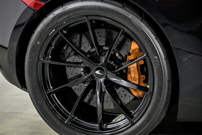 Used 2019 McLaren 720S Performance photo 13