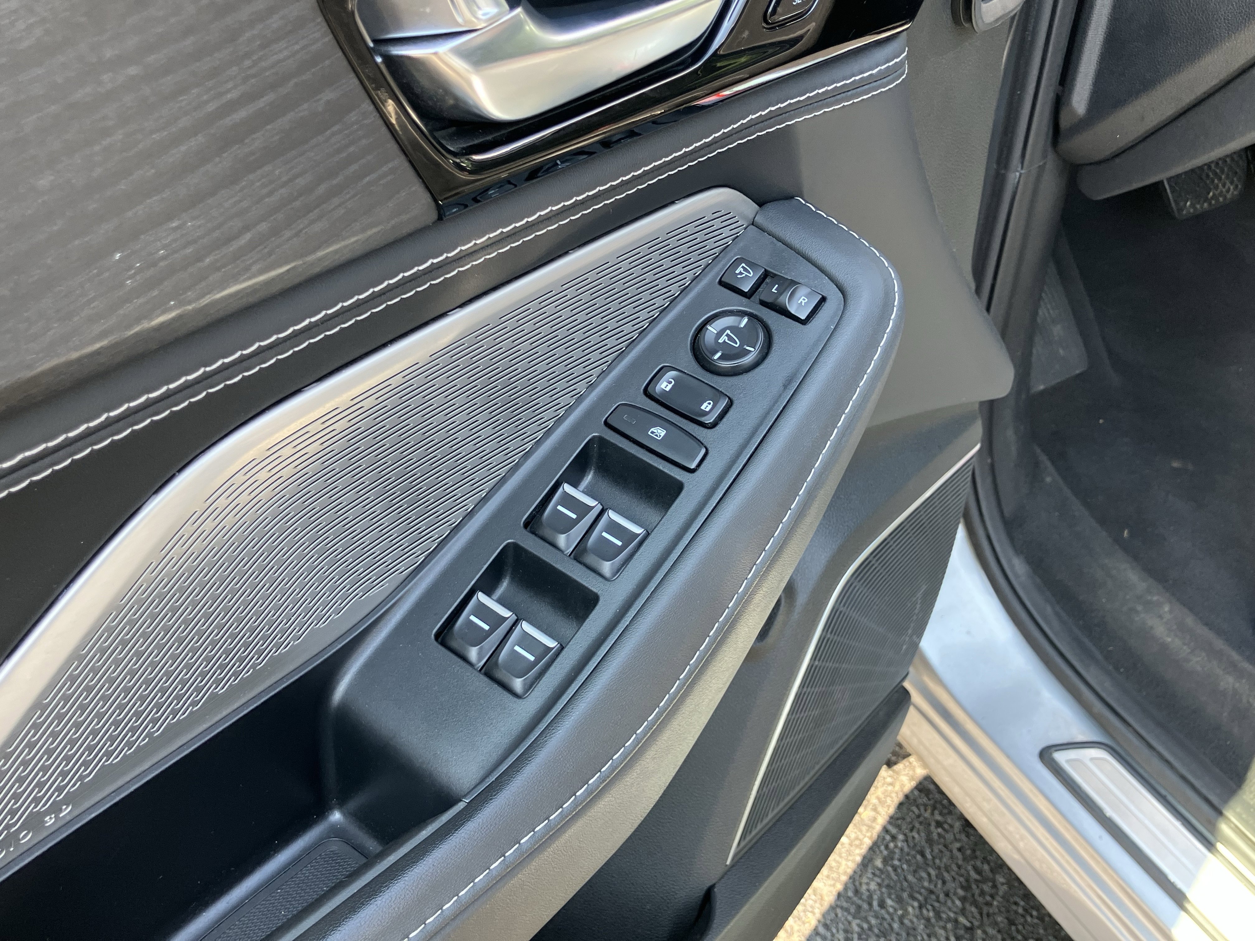 2023 Acura MDX SH-AWD w/ Advance Package