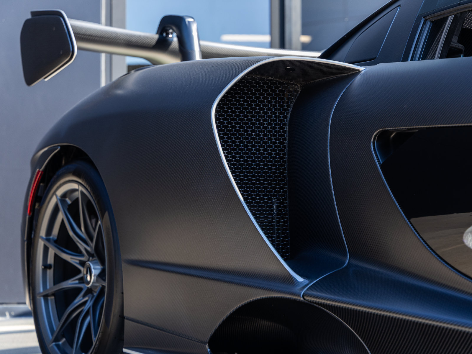 Used 2019 McLaren Senna photo 34