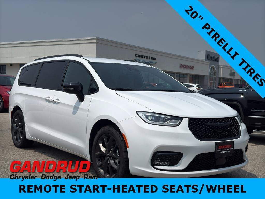 New 2026 Chrysler Pacifica Select w/ S Appearance Package