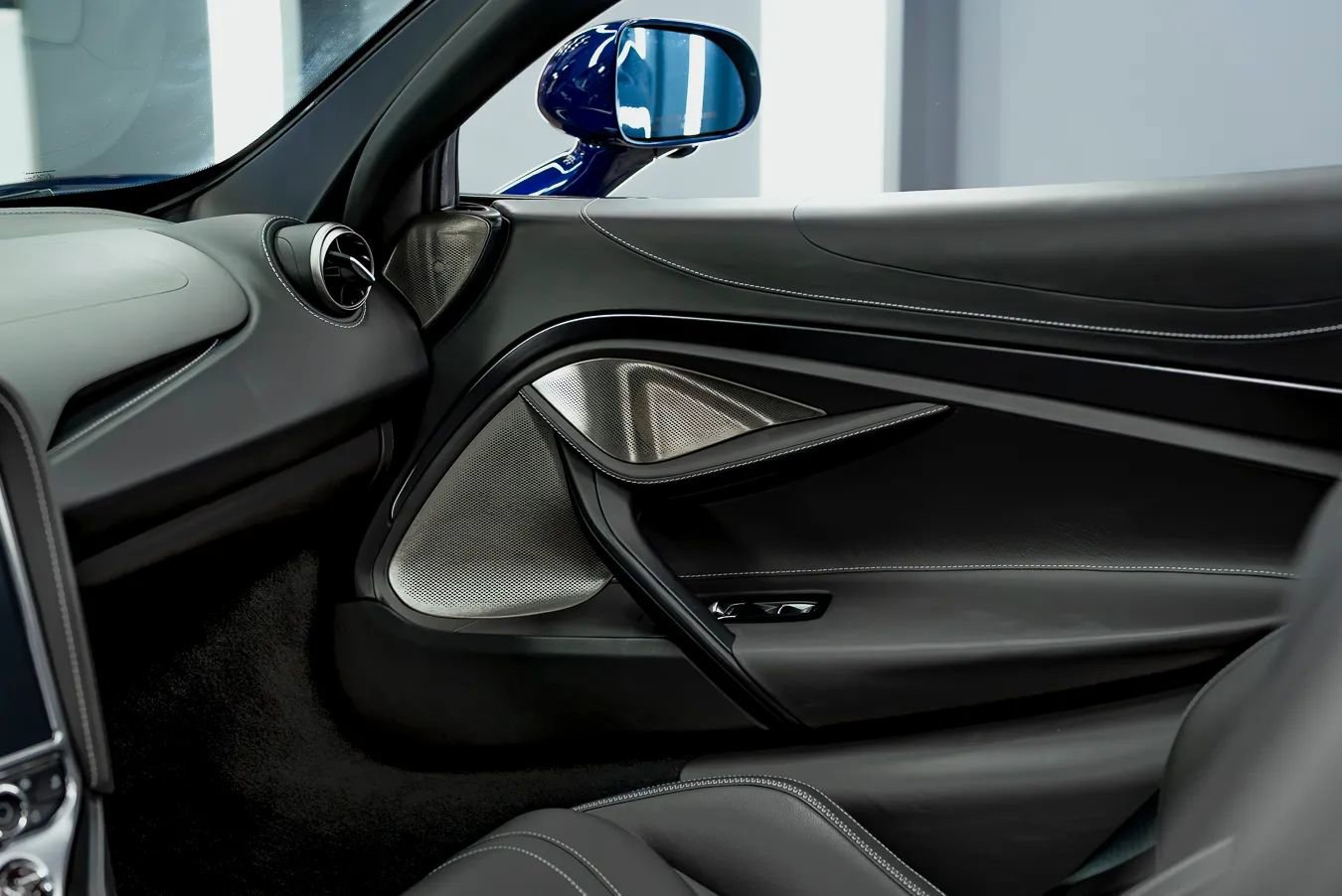 Used 2020 McLaren 720S Spider photo 37