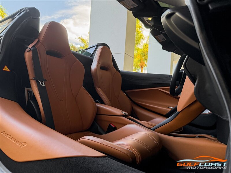 Used 2022 McLaren 720S Spider photo 31