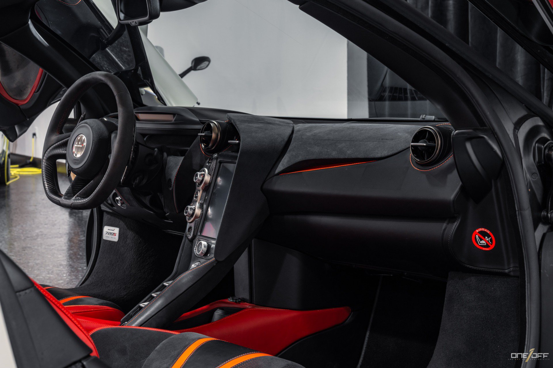 Used 2018 McLaren 720S Performance photo 25