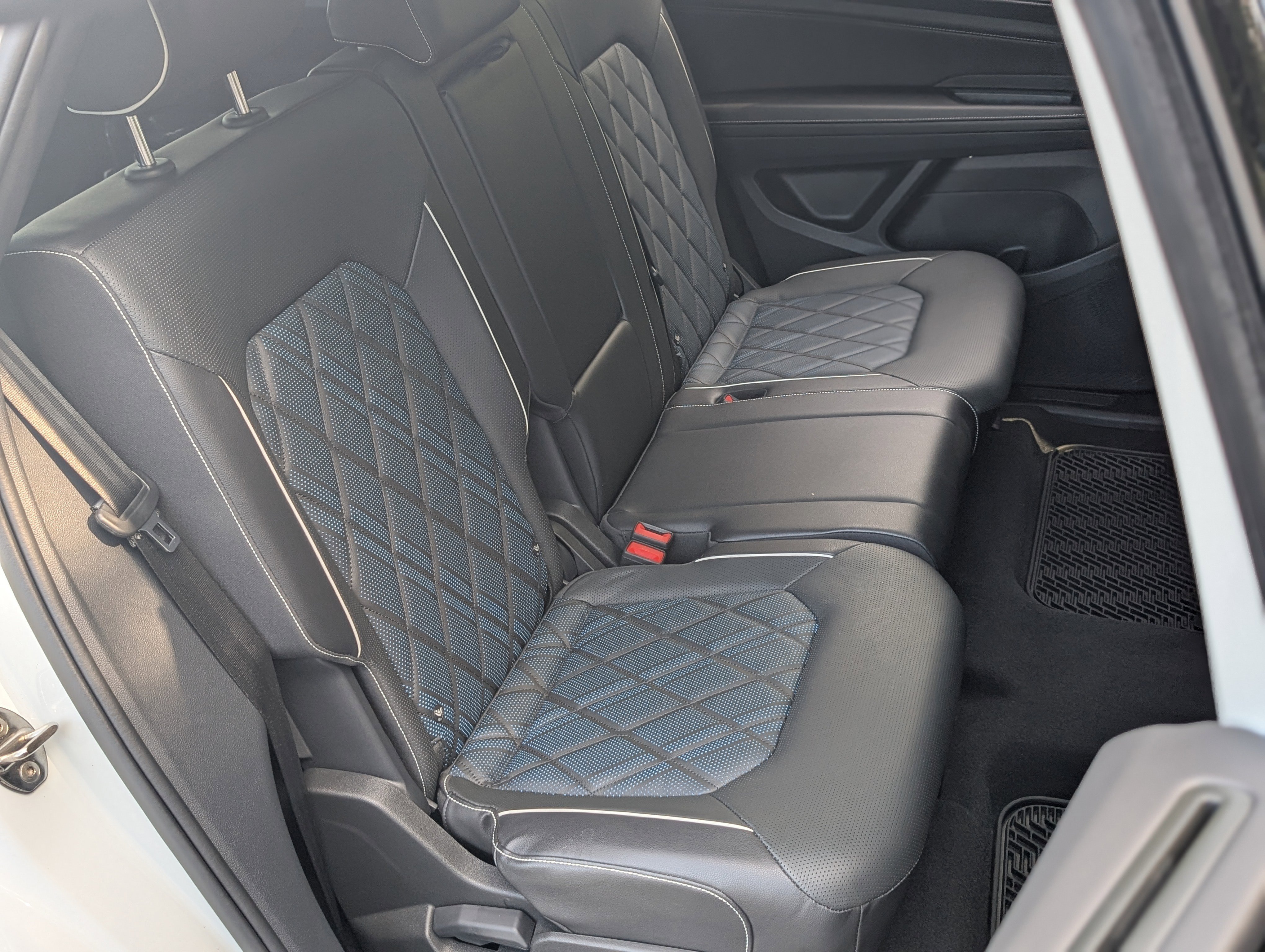 2024 Volkswagen Atlas Cross Sport SEL Premium R-Line