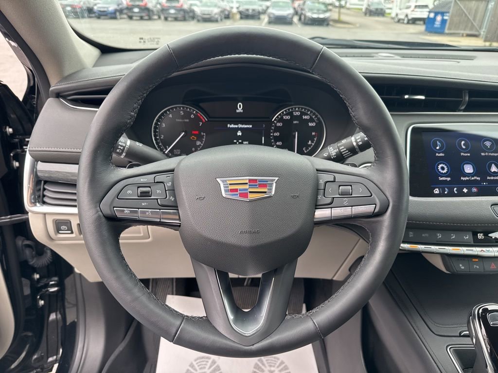 2023 Cadillac XT4 Premium Luxury