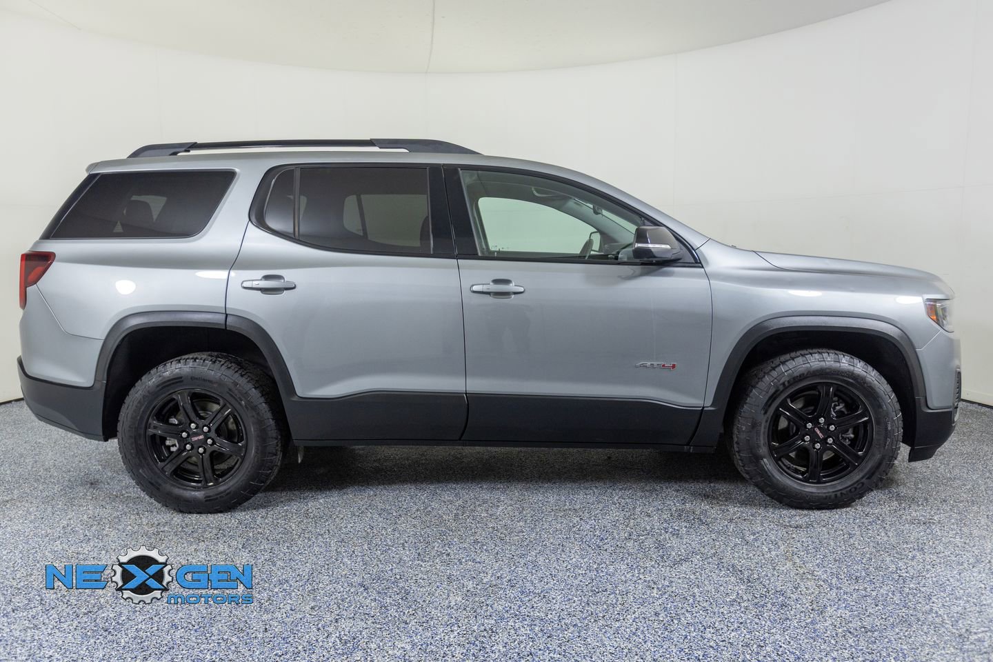 2023 GMC Acadia AT4