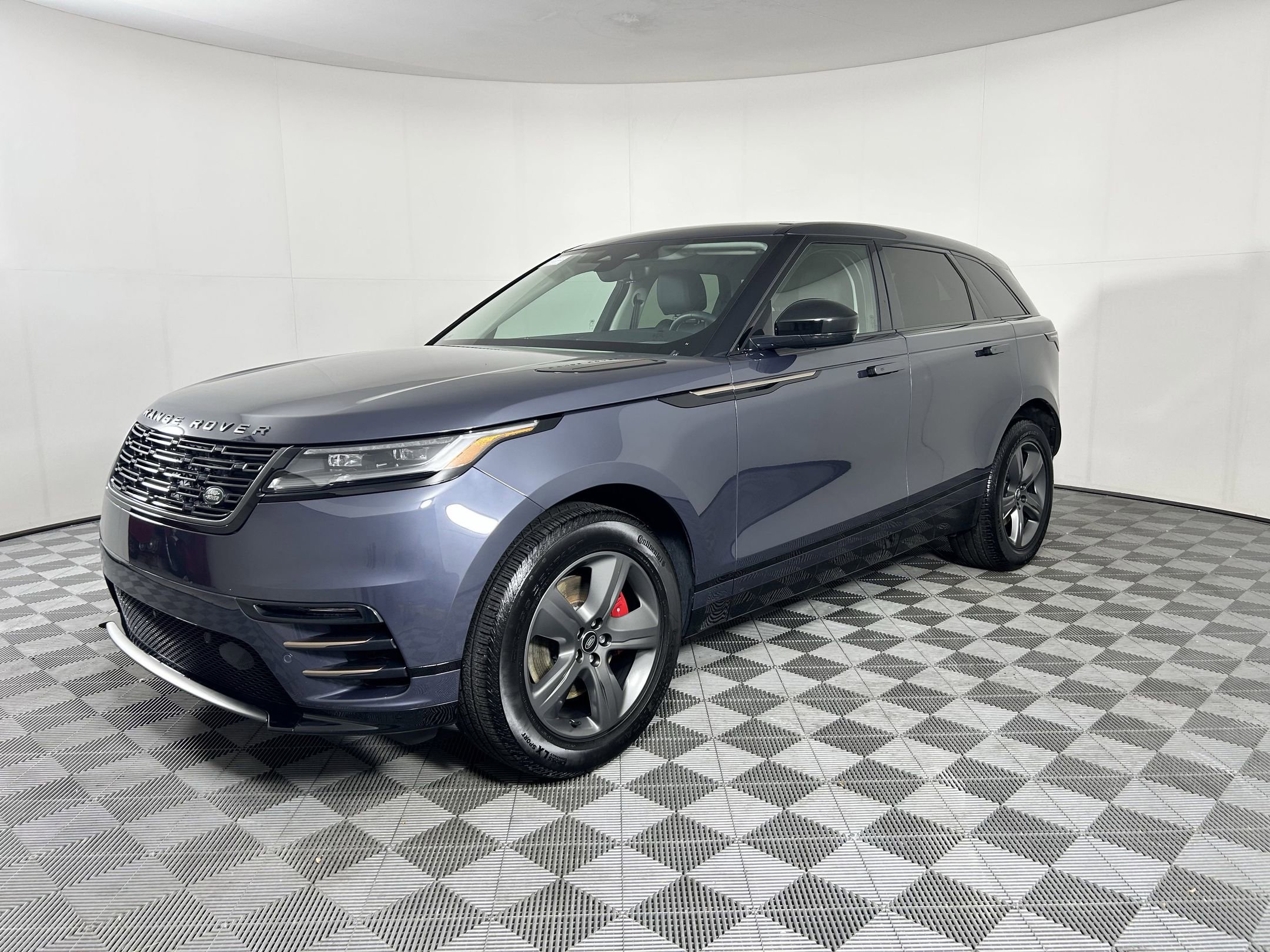 2025 Land Rover Range Rover Velar Dynamic SE