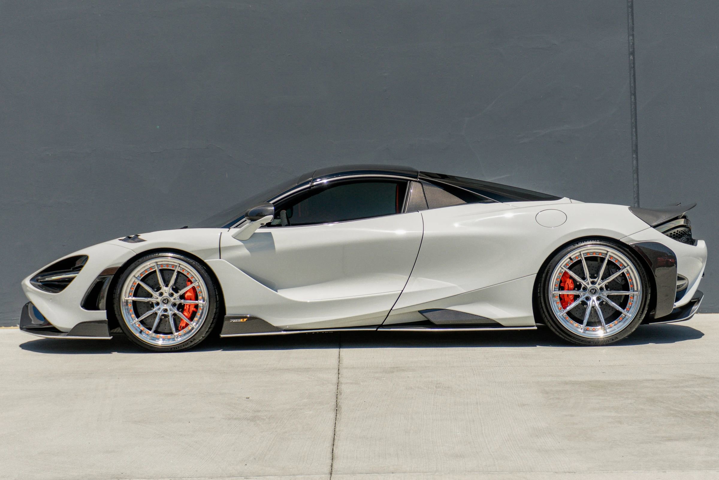 Used 2022 McLaren 765LT photo 2