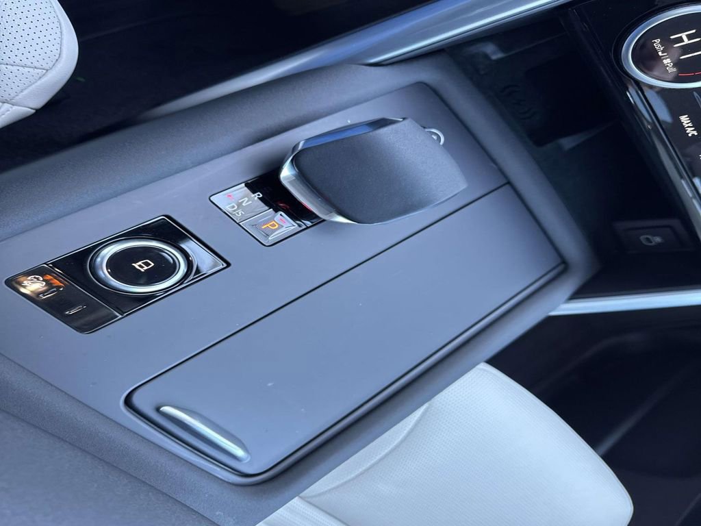 2025 Land Rover Discovery Dynamic SE