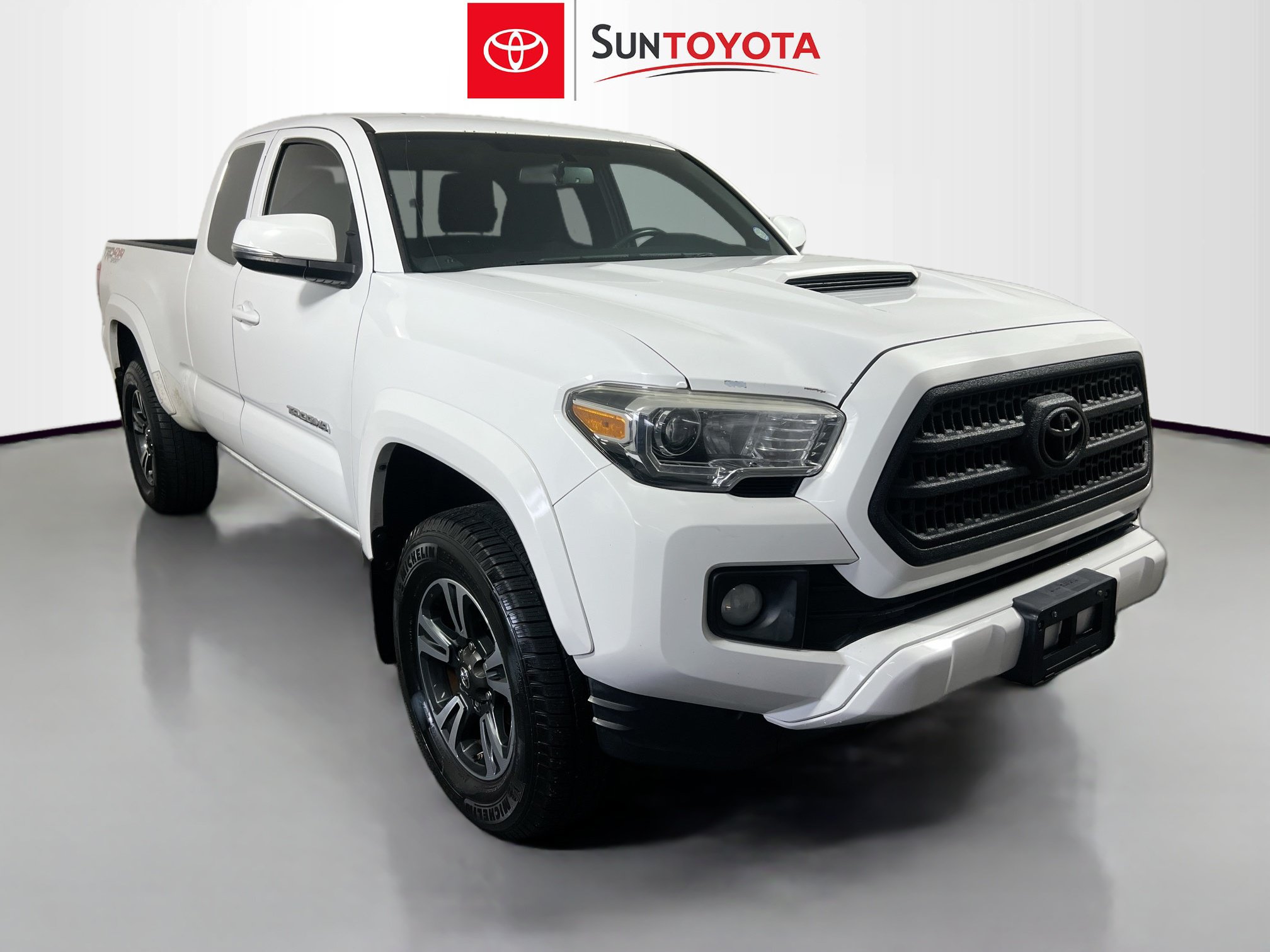 Used 2017 Toyota Tacoma TRD Sport w/ Tow Package (A/T)