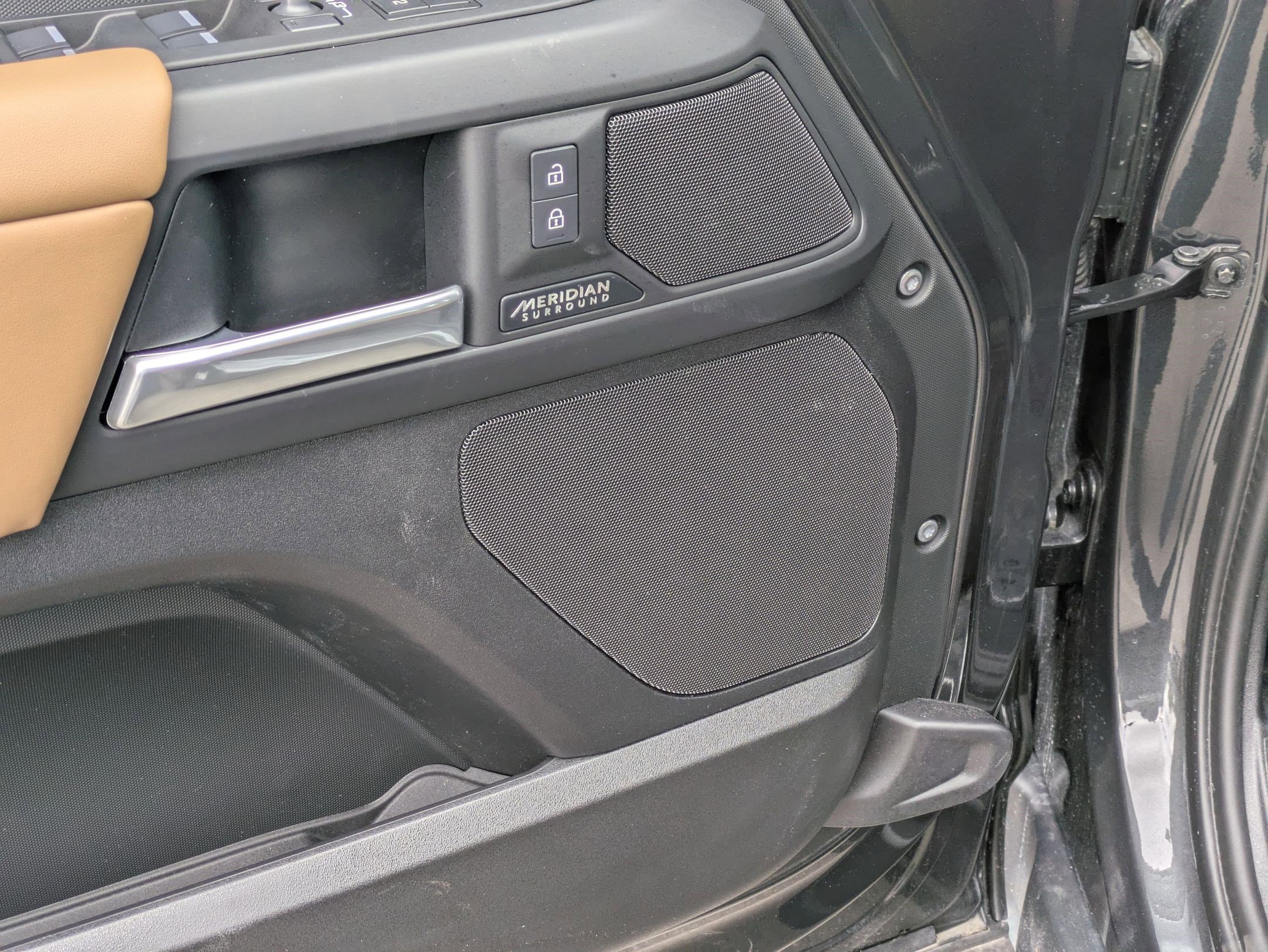 2025 Land Rover Defender 110 X-Dynamic SE