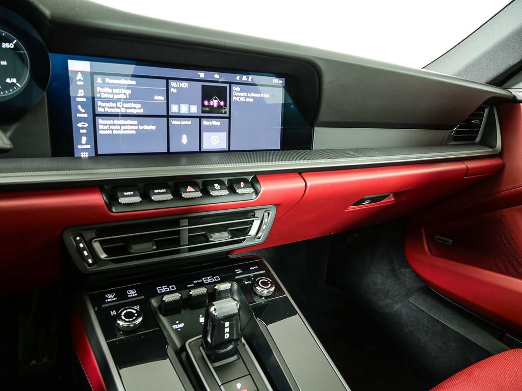 2020 Porsche 911 Carrera