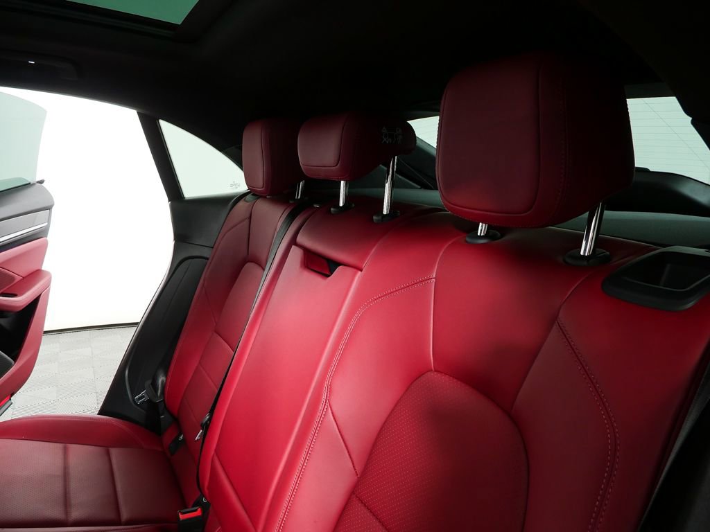 2025 Porsche Macan 4 Electric