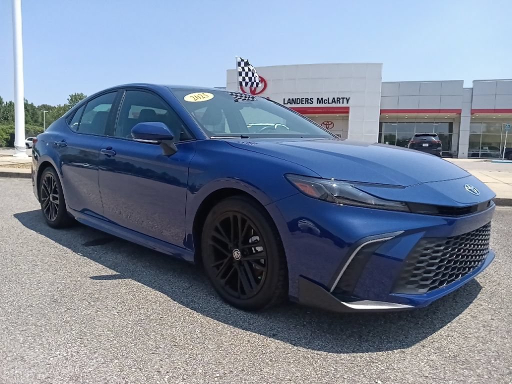 Used 2025 Toyota Camry SE w/ Convenience Package