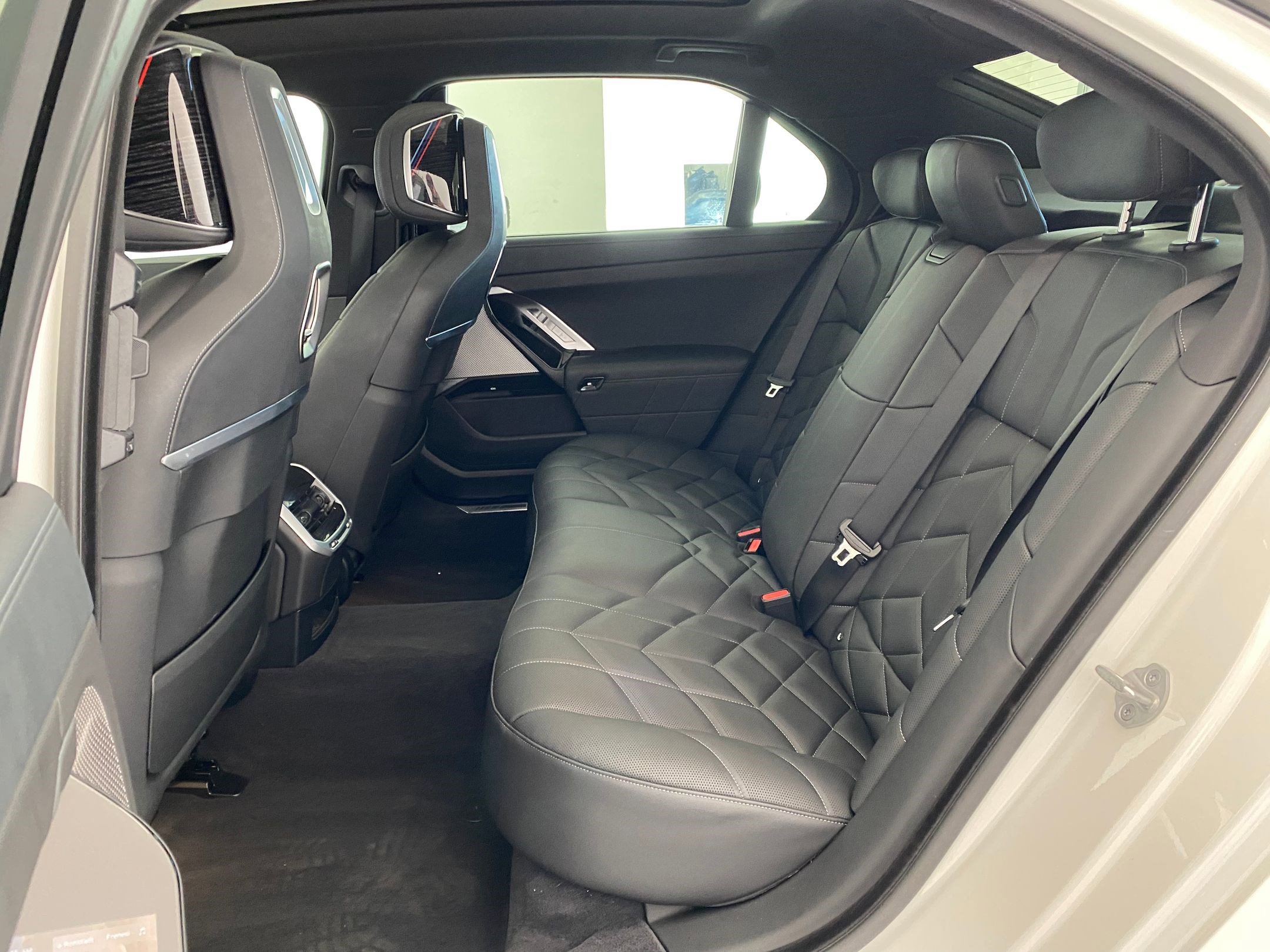 2024 BMW 750e xDrive