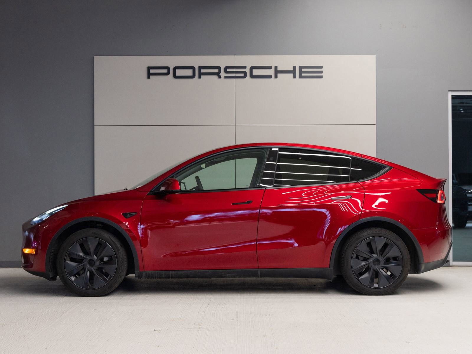 2024 Tesla Model Y 2WD