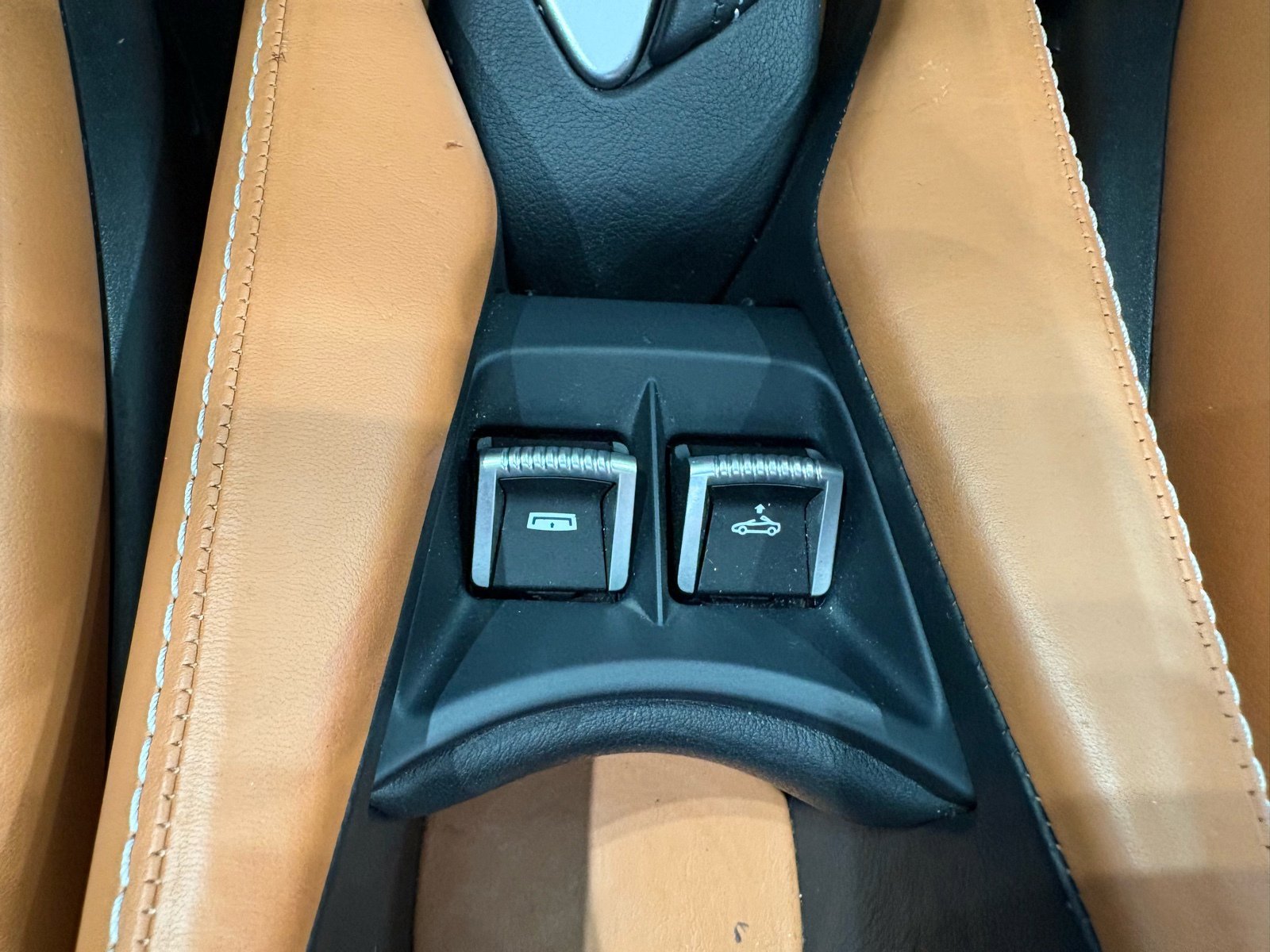 Used 2020 McLaren 720S Luxury photo 15