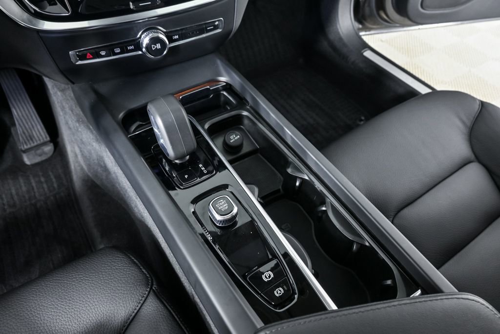 2025 Volvo S60 B5 Plus