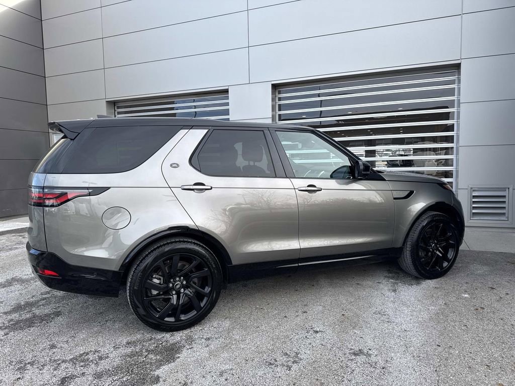 2025 Land Rover Discovery Dynamic SE