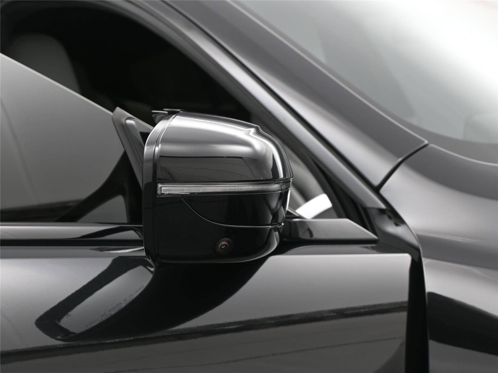 2025 BMW M8 Competition