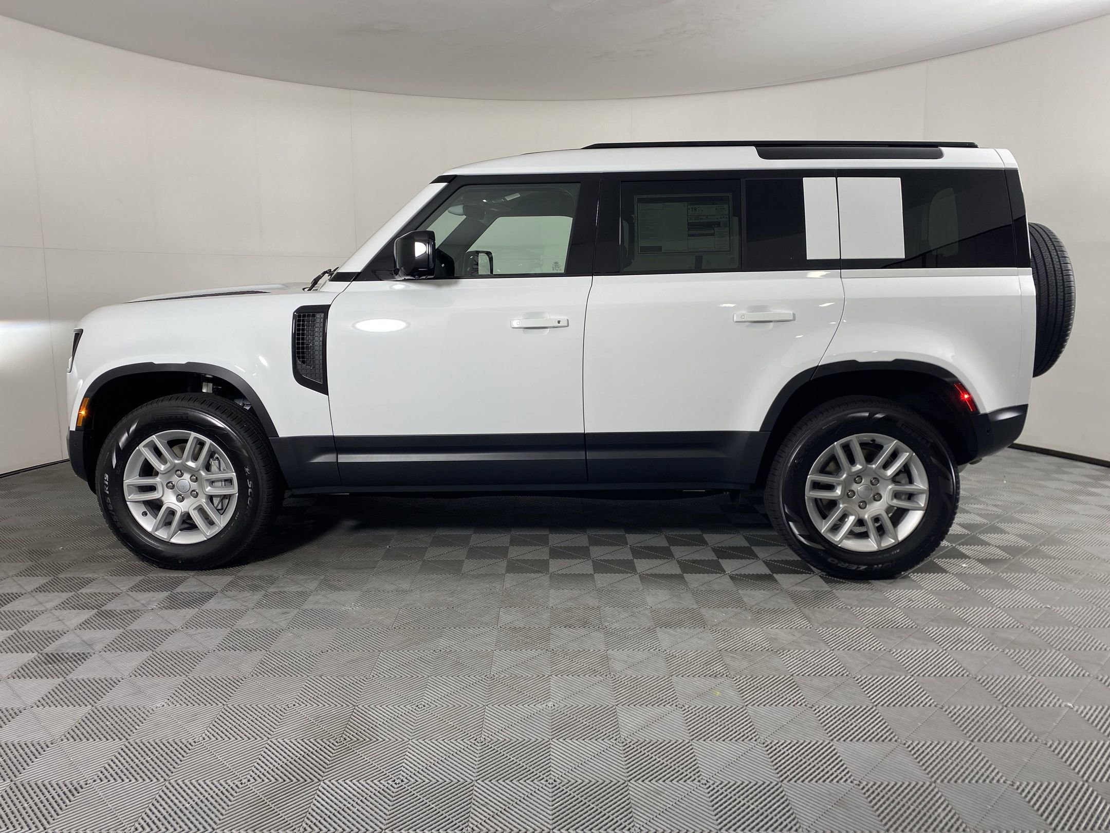 2025 Land Rover Defender 110 S