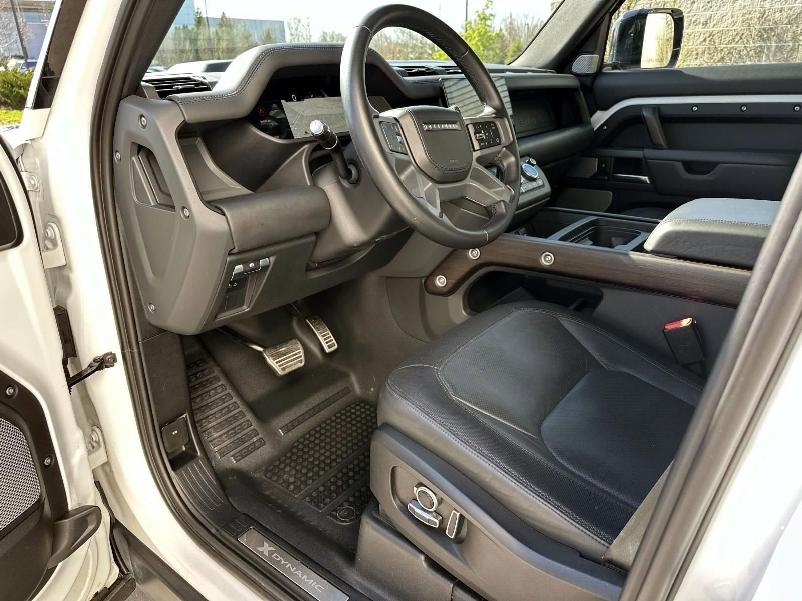 2024 Land Rover Defender 130 X-Dynamic SE