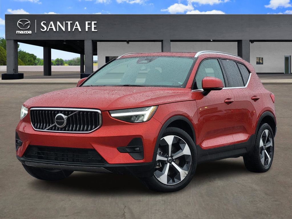 2023 Volvo XC40 B5 Plus Bright Theme