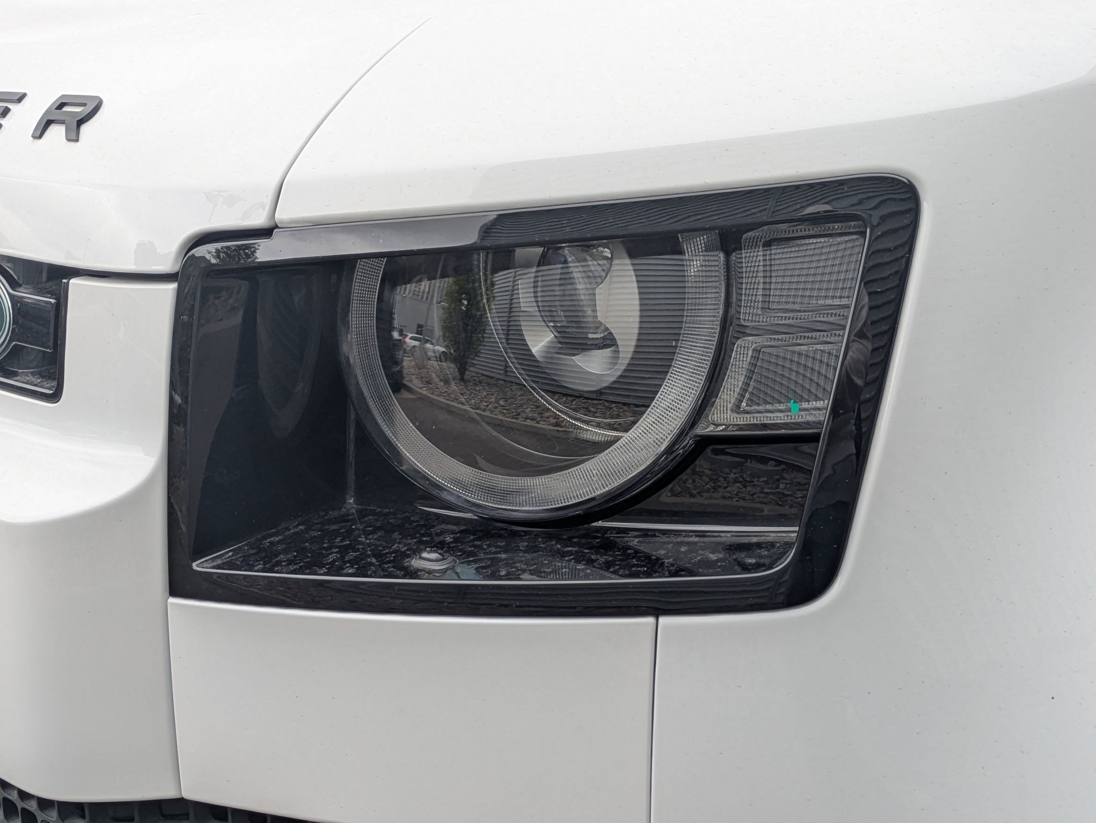 2025 Land Rover Defender 130 X-Dynamic SE