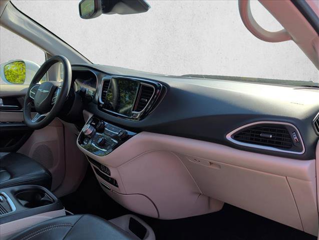 2022 Chrysler Pacifica Touring-L