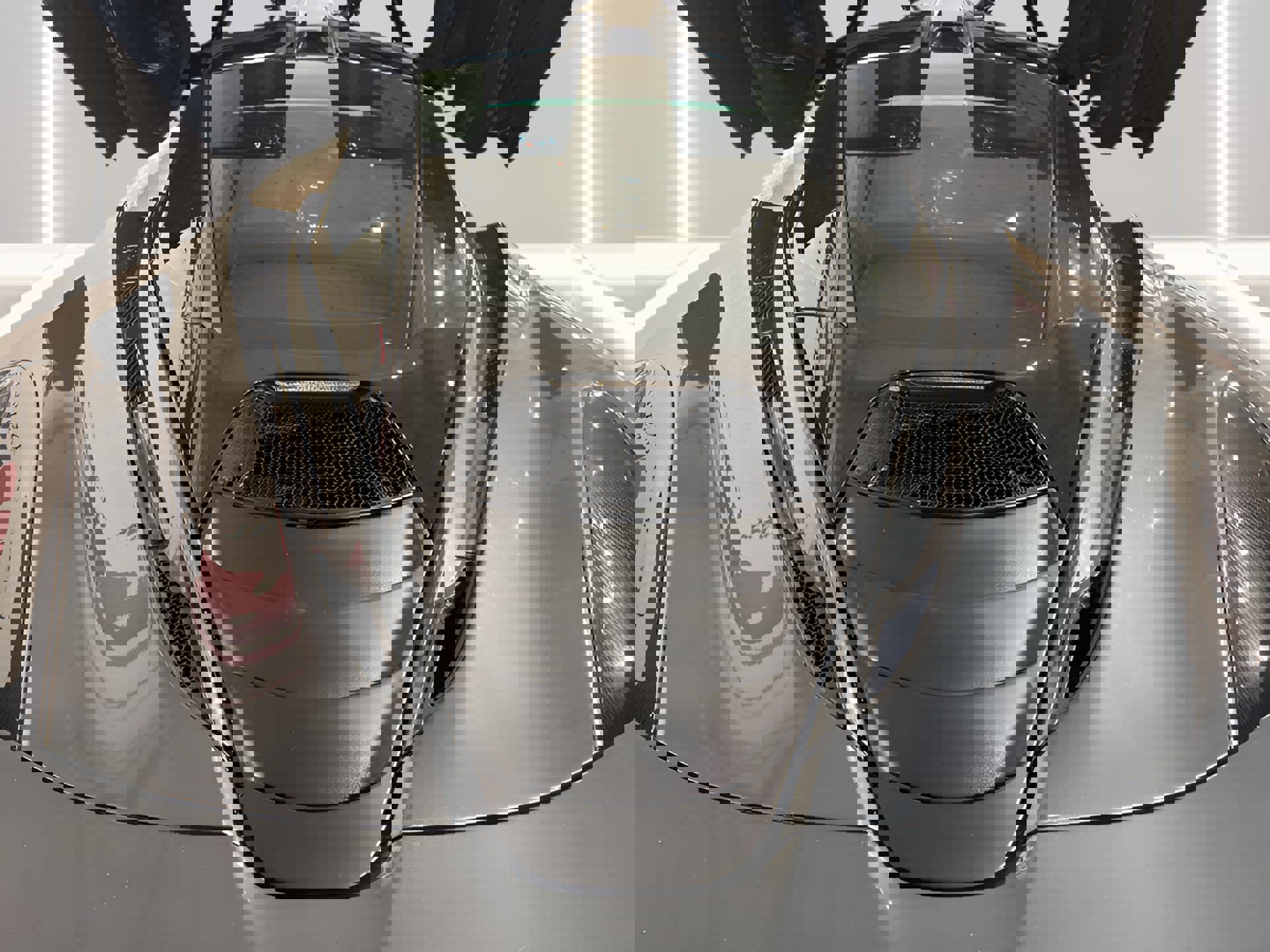 Used 2018 McLaren 720S photo 16