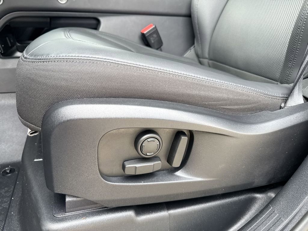 2025 Land Rover Defender 110 S