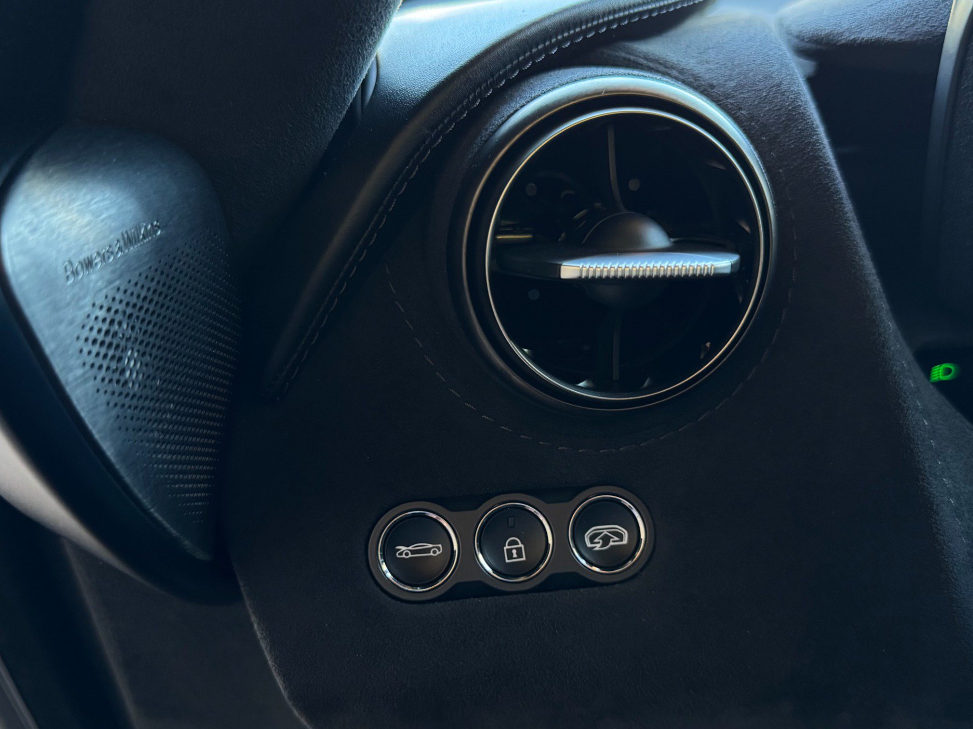 Used 2019 McLaren 720S Performance photo 23
