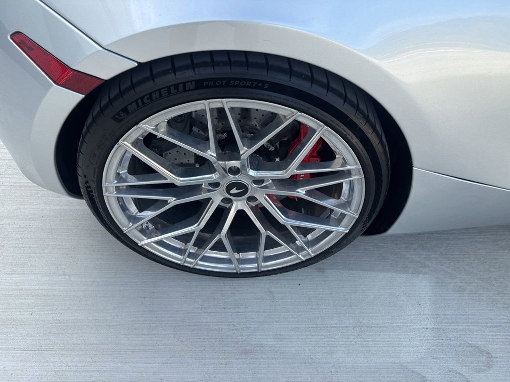Used 2020 McLaren 720S Performance photo 13