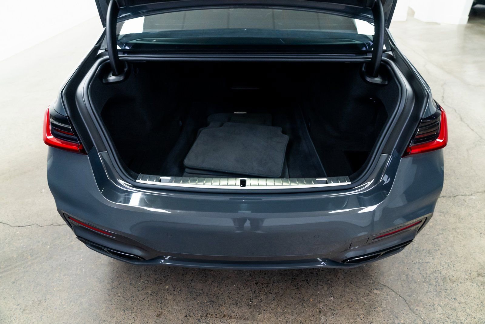 2022 BMW M760i xDrive