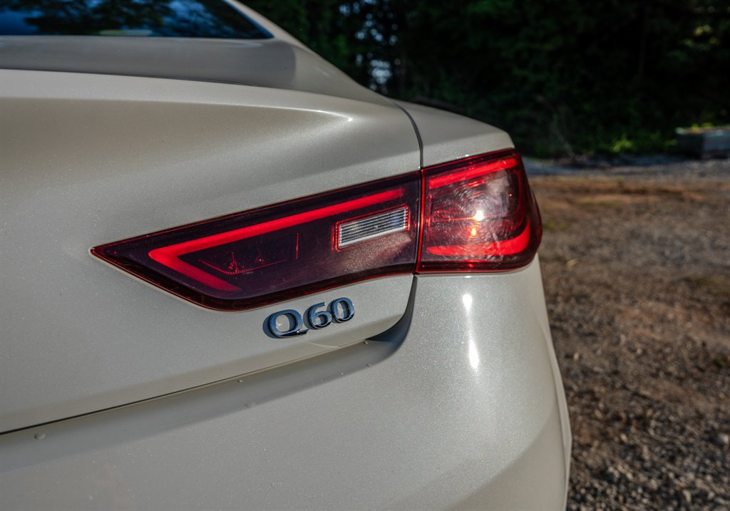 2017 INFINITI Q60 3.0t
