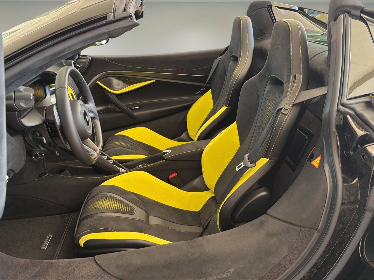 Used 2025 McLaren 750S Spider photo 20