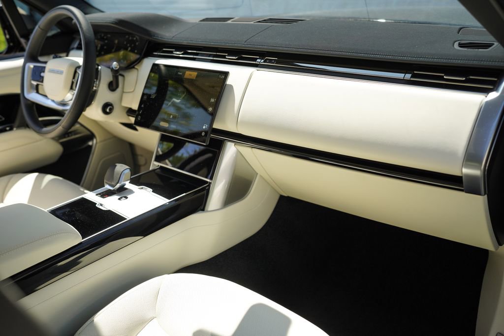 2025 Land Rover Range Rover SE